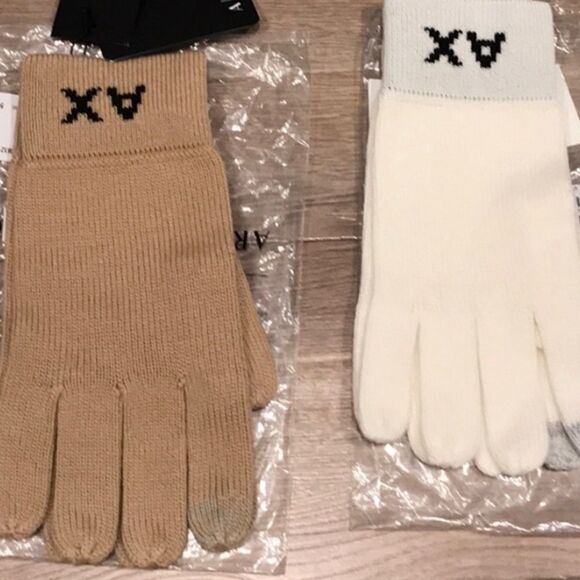 🎉Last one left 🎉Armani Exchange gloves 🌟 - Picture 7 of 8